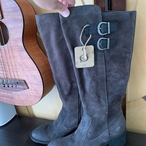 Born Boots Size 6